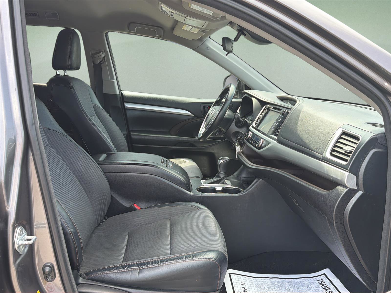 Used 2017 Toyota Highlander Plus w/ Carpet Mat Package AWD/4WD image 12
