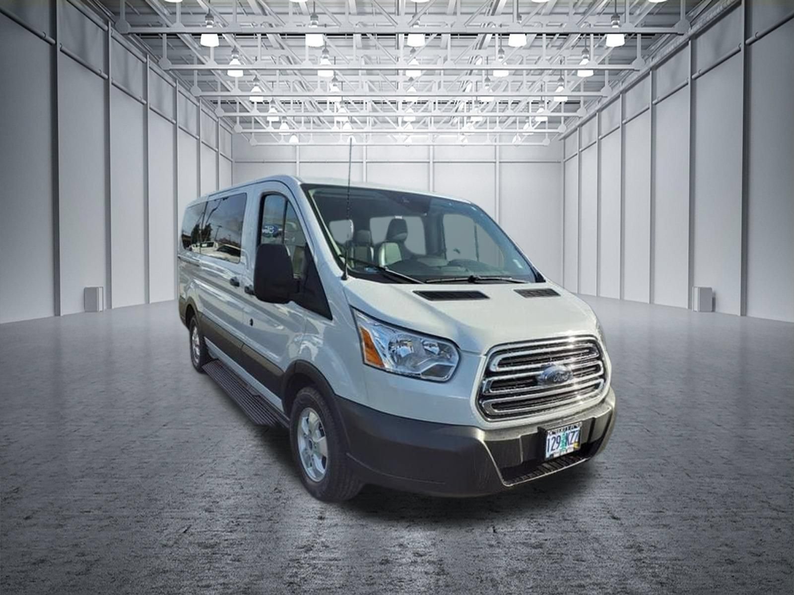 Used 2019 Ford Transit 150 XLT RWD image 5