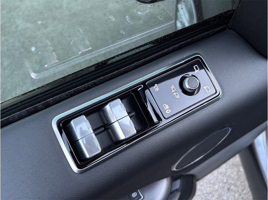 Used 2020 Land Rover Range Rover Sport SE image 22