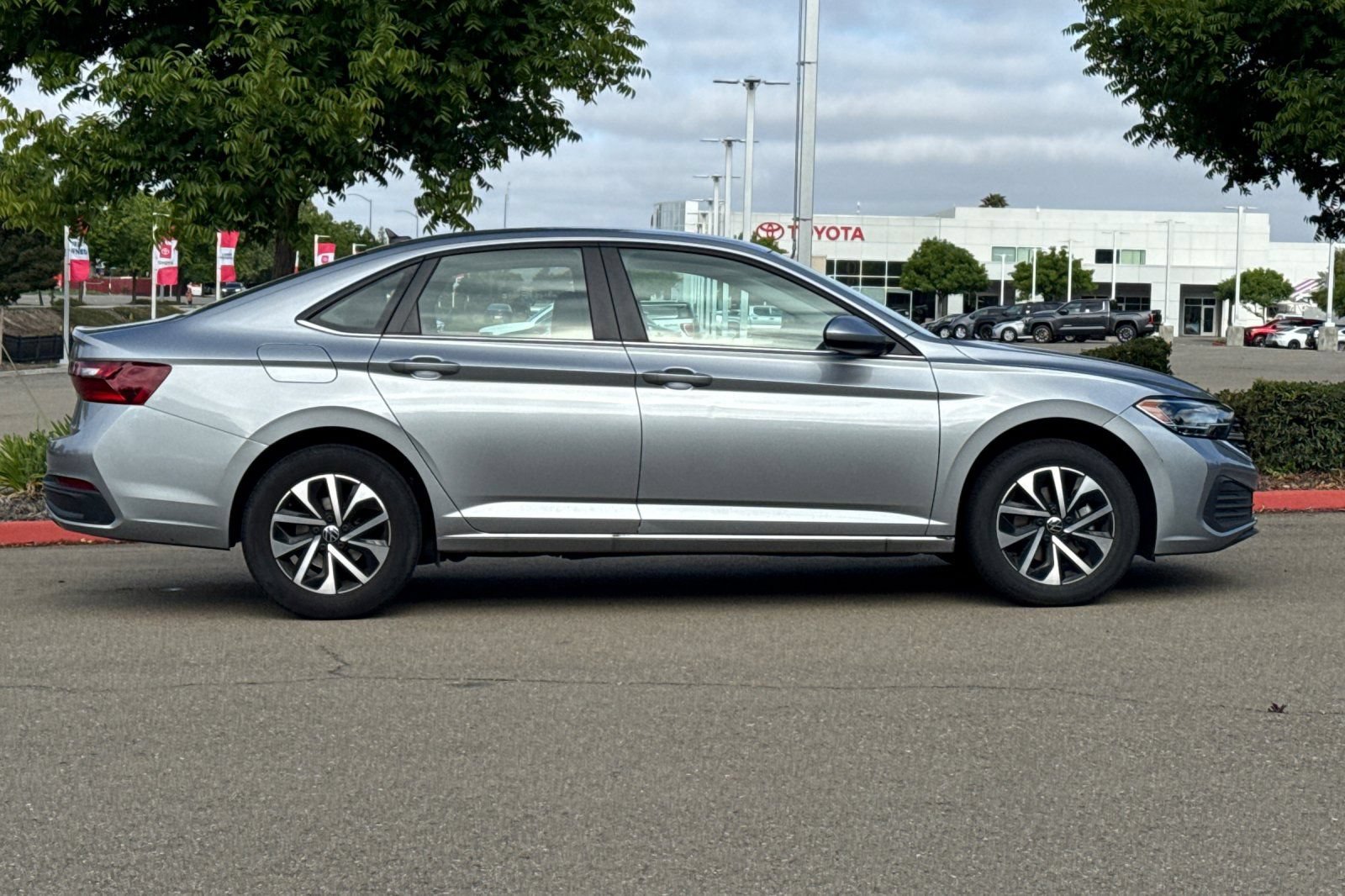 Used 2024 Volkswagen Jetta S FWD image 3