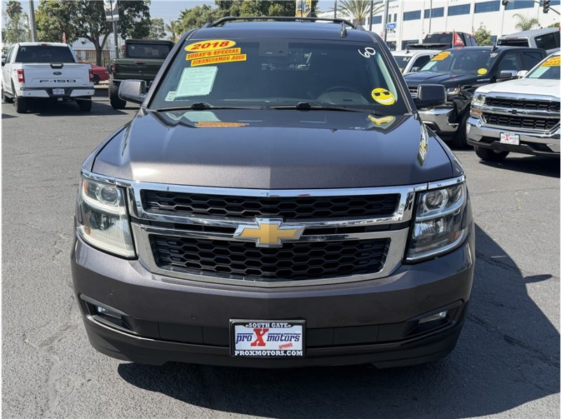 Used 2018 Chevrolet Suburban LT w/ Luxury Package RWD image 2