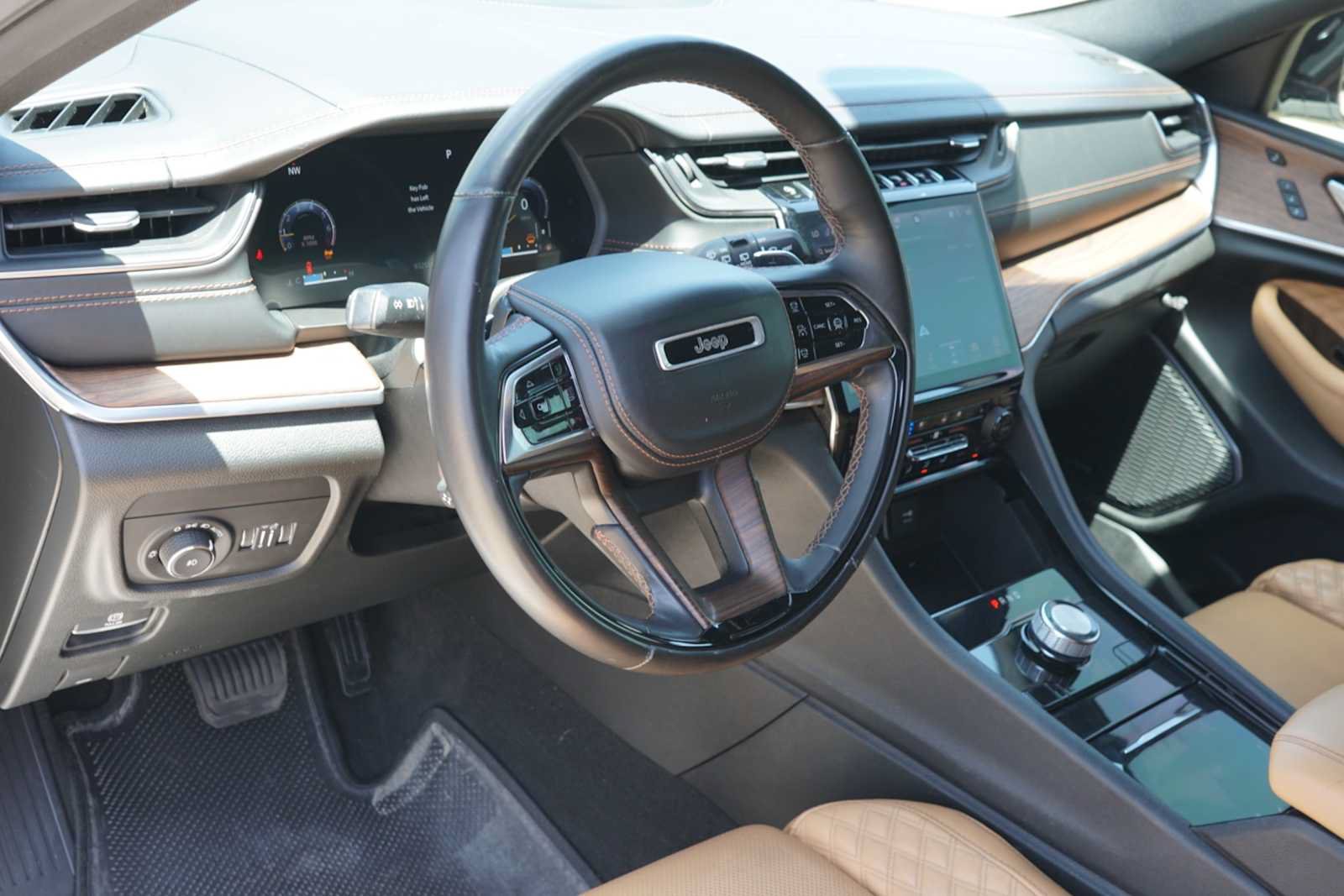 Used 2021 Jeep Grand Cherokee L Summit w/ Luxury Tech Group V RWD image 8