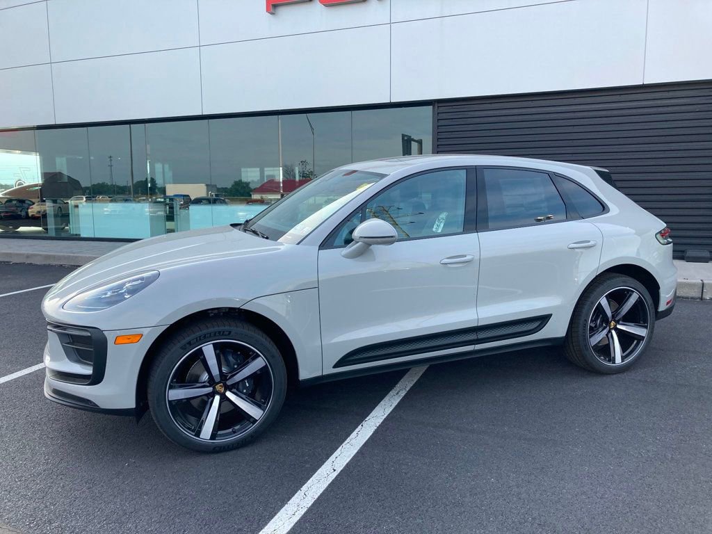 Used 2024 Porsche Macan image 8