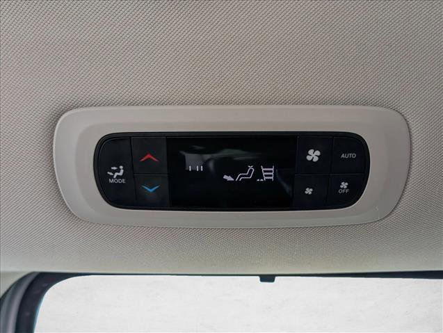 Used 2024 Chrysler Pacifica Touring-L image 16