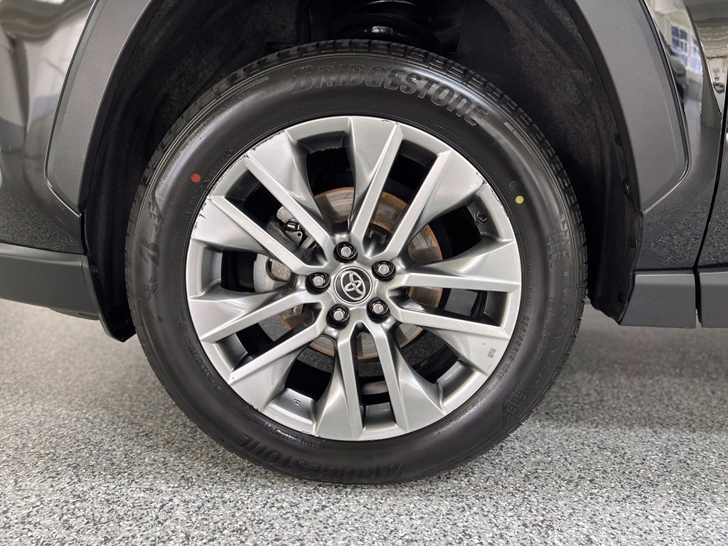 Used 2022 Toyota RAV4 XLE Premium AWD/4WD image 9