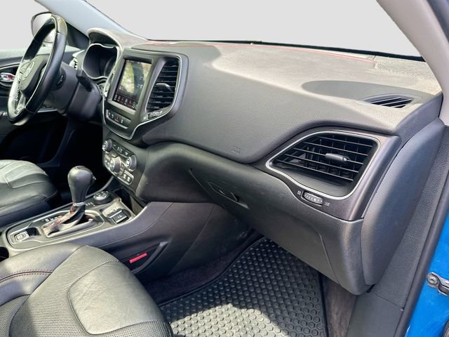 Used 2019 Jeep Cherokee Trailhawk AWD/4WD image 32