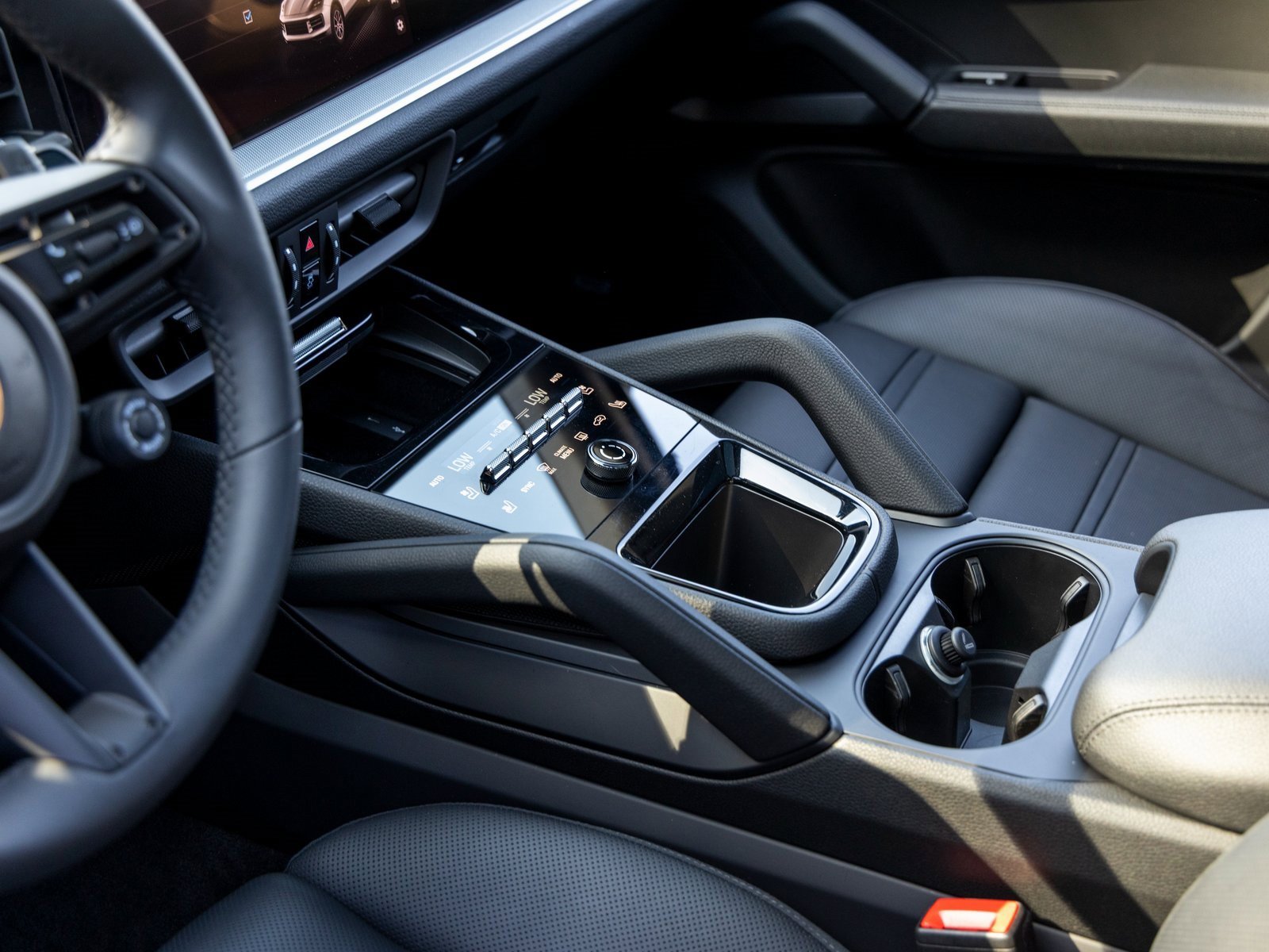 Certified 2025 Porsche Cayenne Coupe image 39