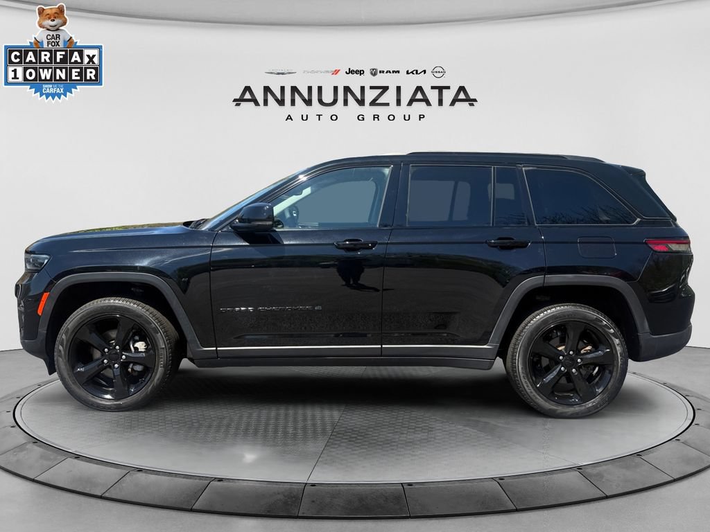 Used 2023 Jeep Grand Cherokee Limited w/ Black Appearance Package AWD/4WD image 2