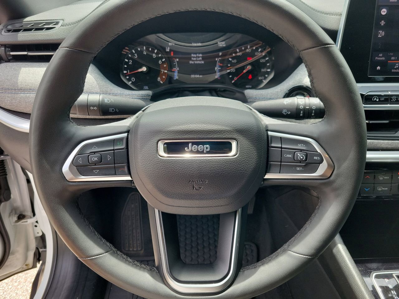 Used 2025 Jeep Compass Latitude w/ Sun & Sound Group AWD/4WD image 19