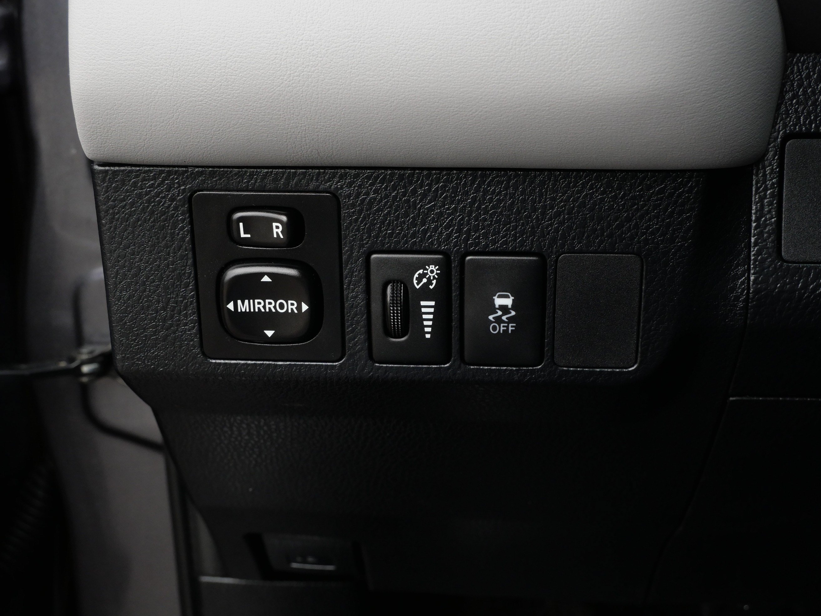Used 2014 Toyota RAV4 XLE FWD image 27