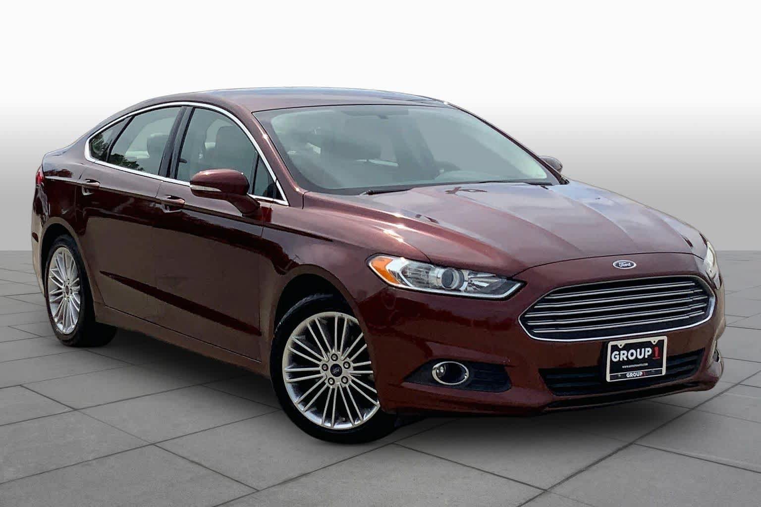 Used 2016 Ford Fusion SE w/ Equipment Group 202A FWD image 3