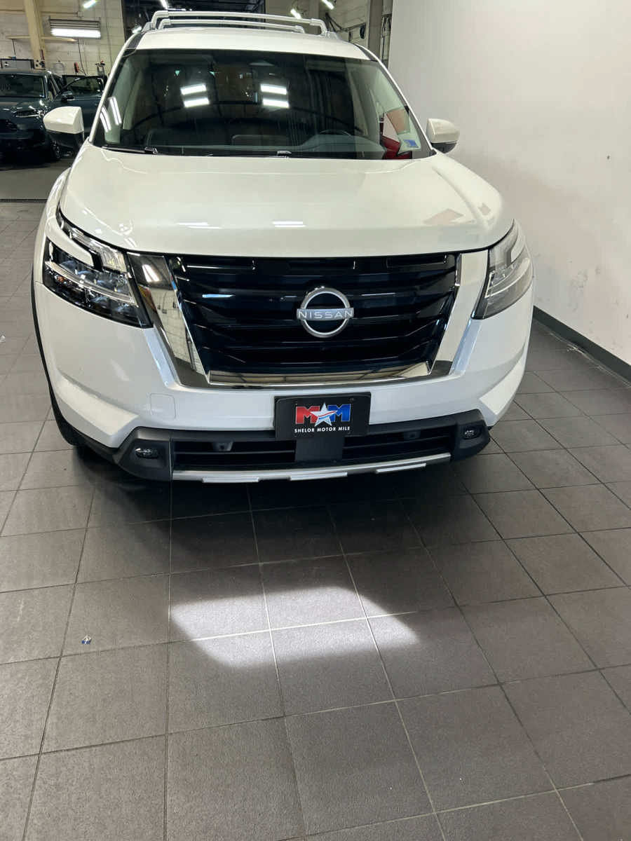 Used 2024 Nissan Pathfinder SL AWD/4WD image 3