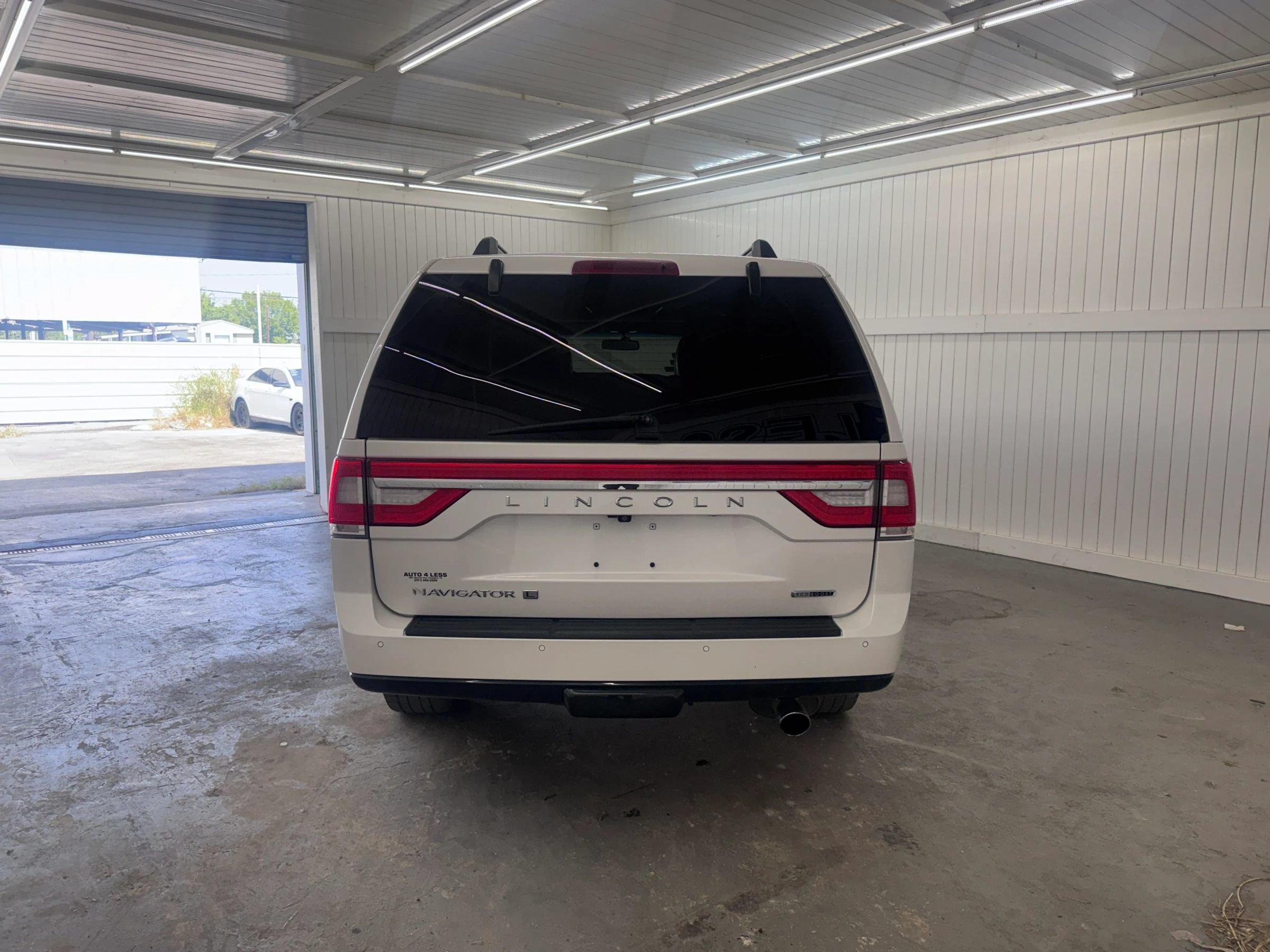 Used 2015 Lincoln Navigator L 2WD w/ Equipment Group 101A Reserve image 6