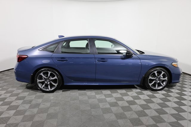 Used 2025 Honda Civic Sport Touring image 4