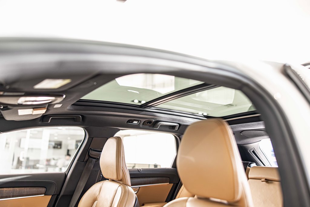 Used 2023 Volvo V90 B6 Cross Country Ultimate w/ Climate Package image 20