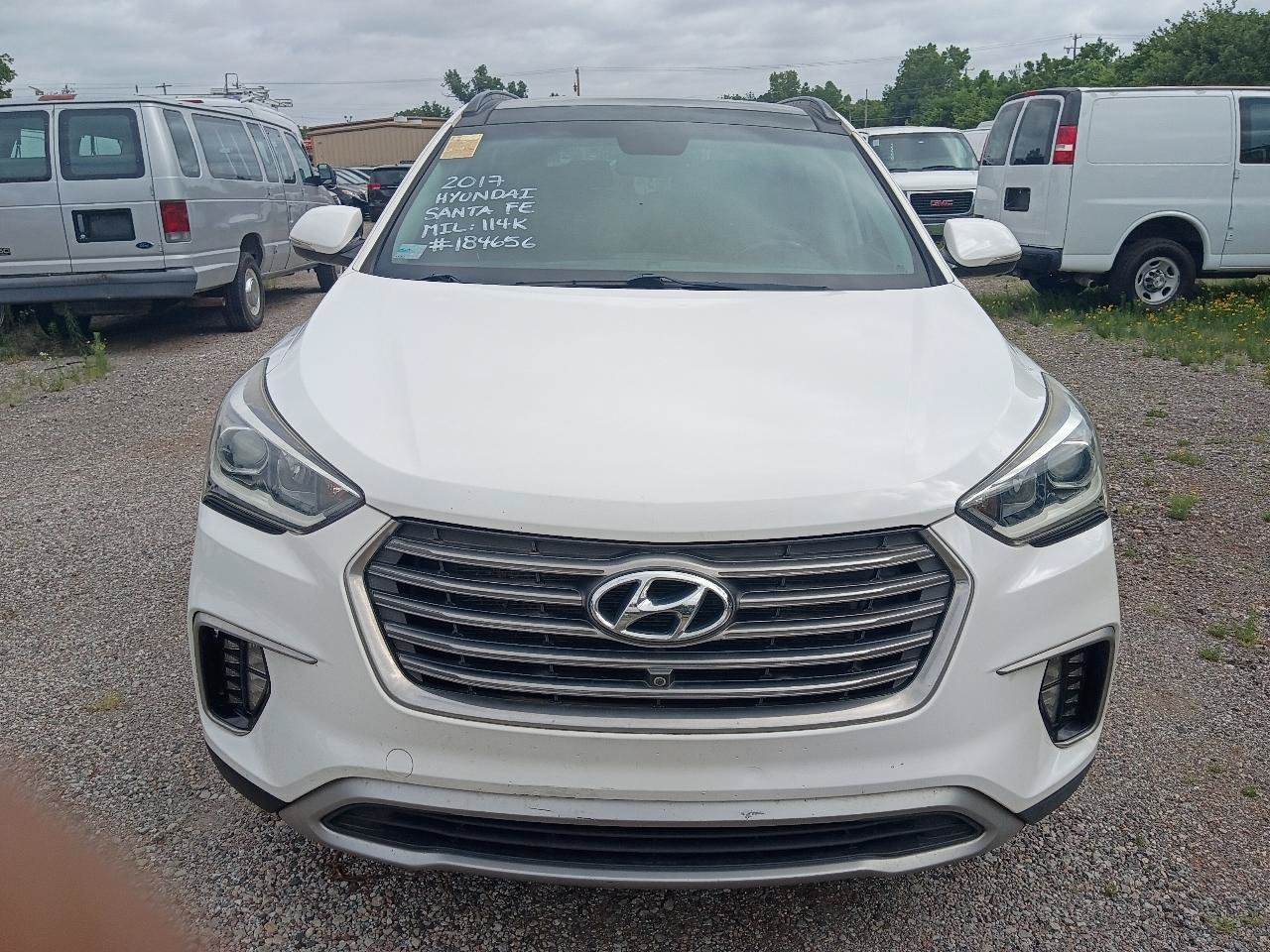 Used 2017 Hyundai Santa Fe FWD image 2