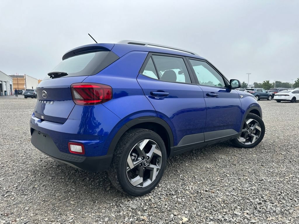 Used 2025 Hyundai Venue SEL FWD image 10