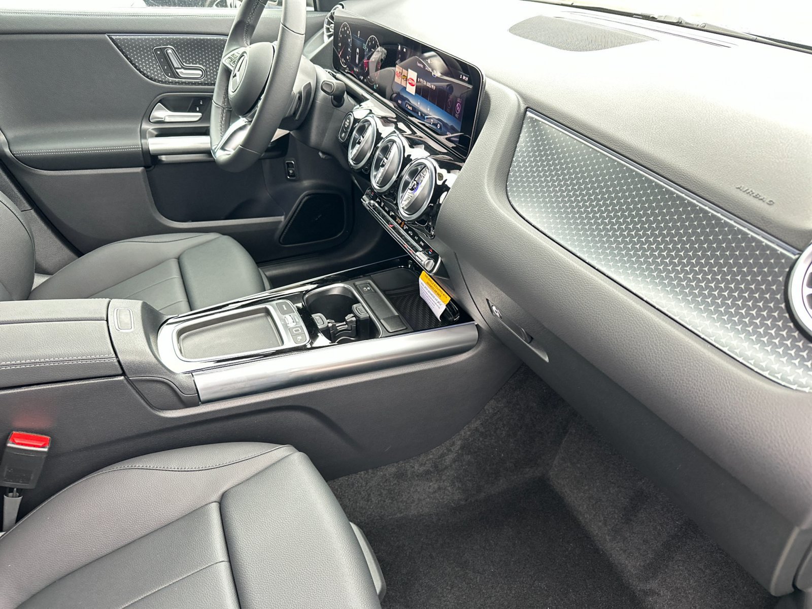 Used 2025 Mercedes-Benz GLA 250 image 16