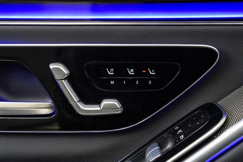 Used 2022 Mercedes-Benz S 500 4MATIC w/ AMG Line Package image 16