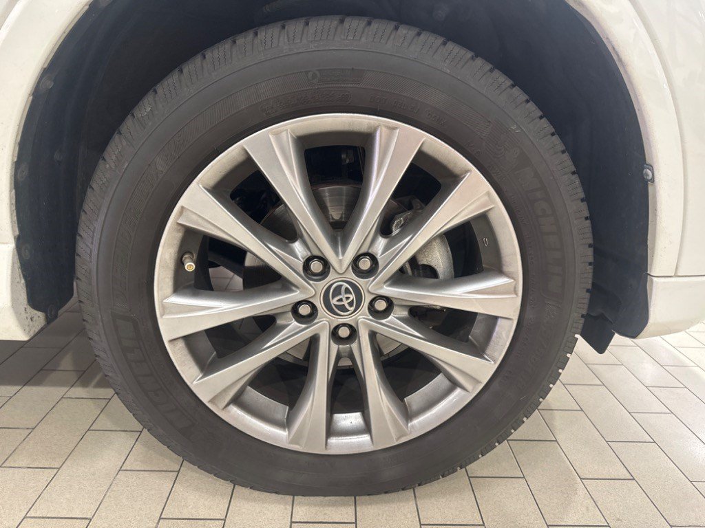 Used 2017 Toyota RAV4 Platinum FWD image 5