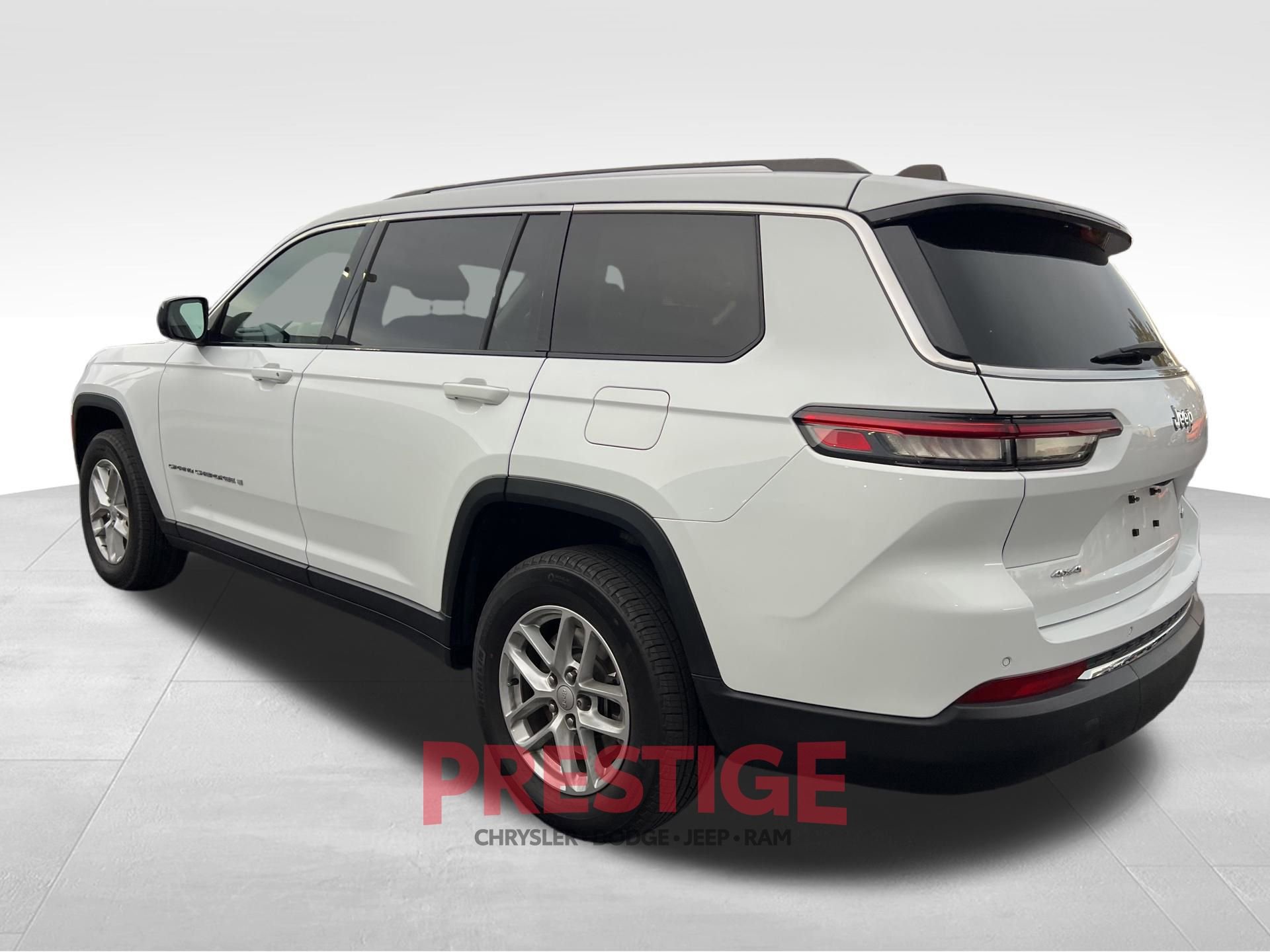 Used 2023 Jeep Grand Cherokee L Laredo image 7