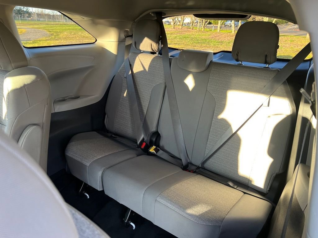 Used 2021 Toyota Sienna LE image 13