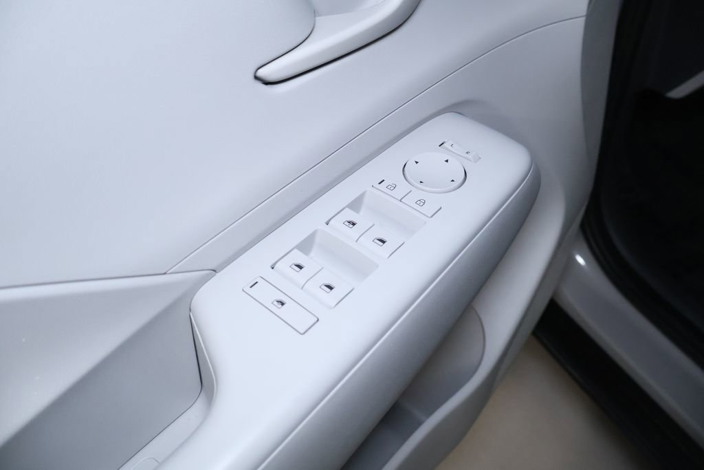 Used 2024 Hyundai Kona SEL image 11