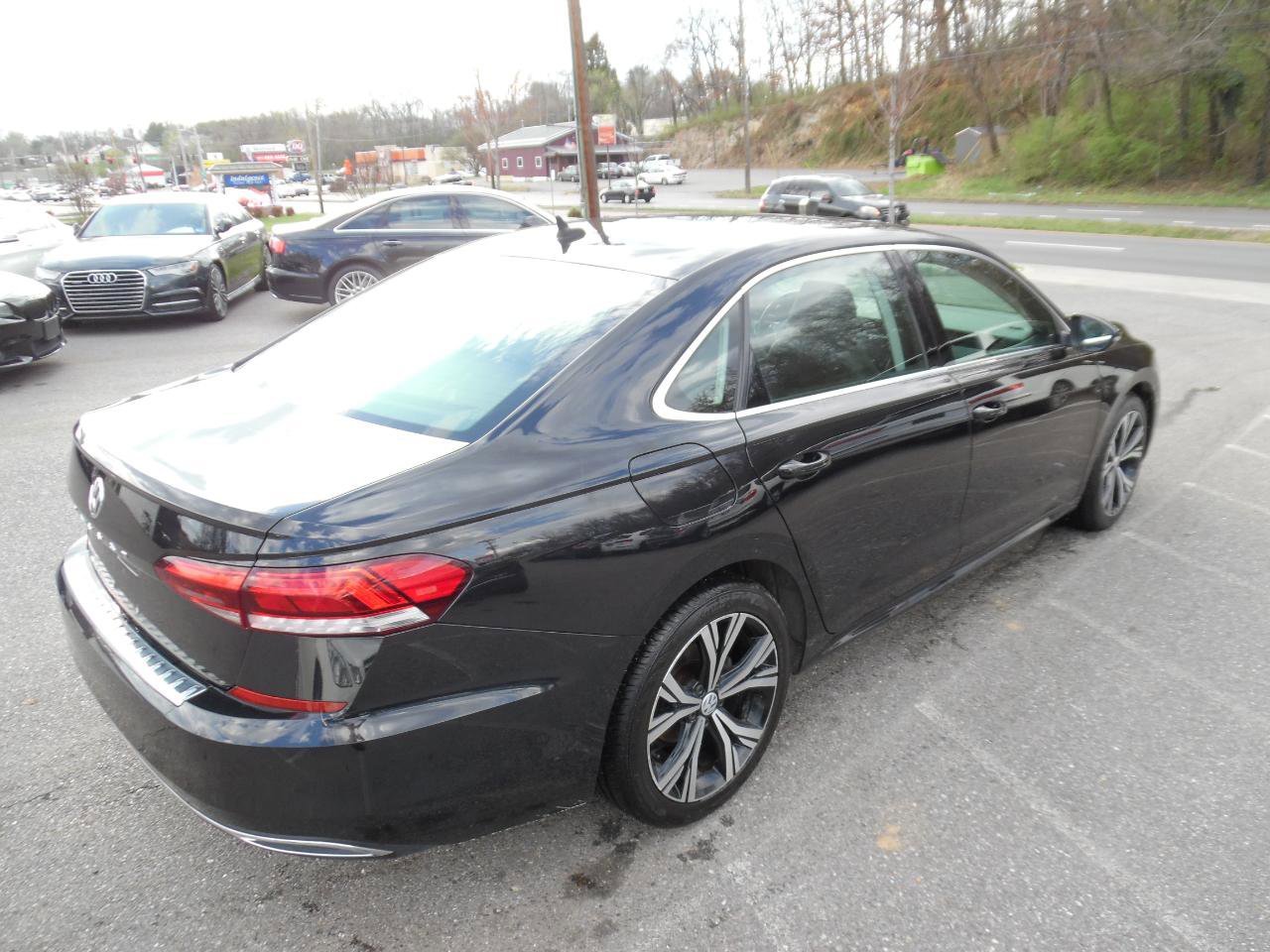 Used 2022 Volkswagen Passat 2.0T SE image 6