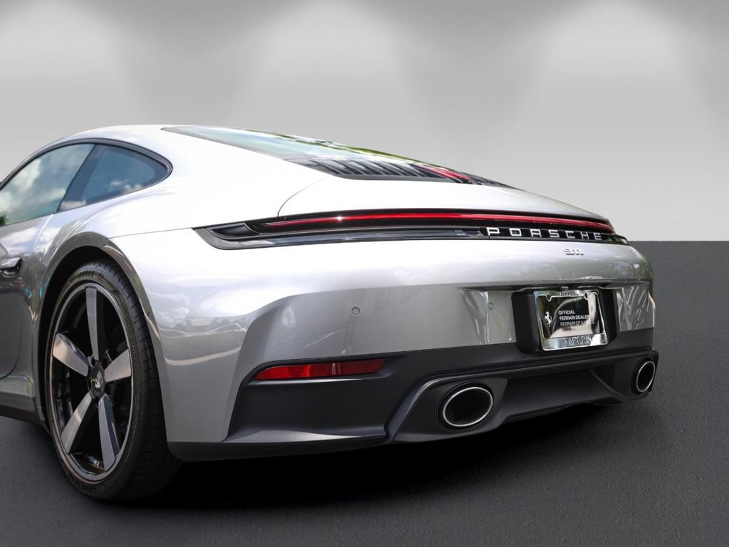 Used 2025 Porsche 911 Carrera RWD image 17