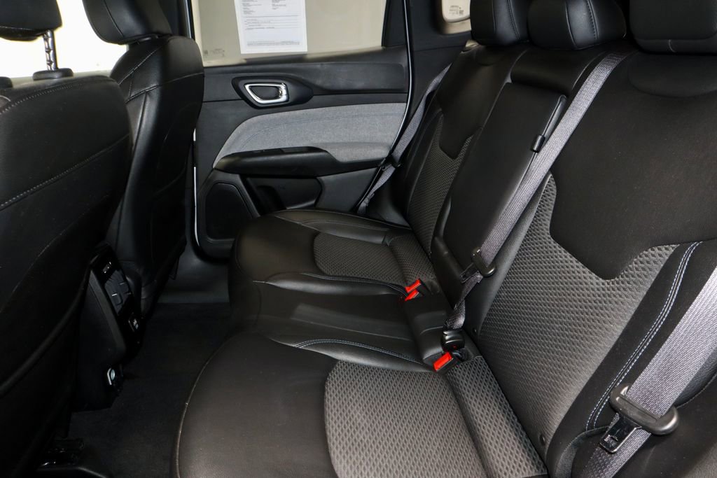 Used 2025 Jeep Compass Latitude image 20