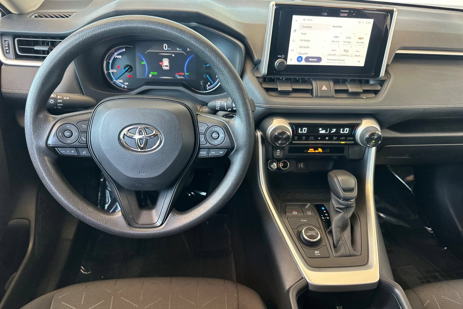 Used 2025 Toyota RAV4 XLE AWD/4WD image 17