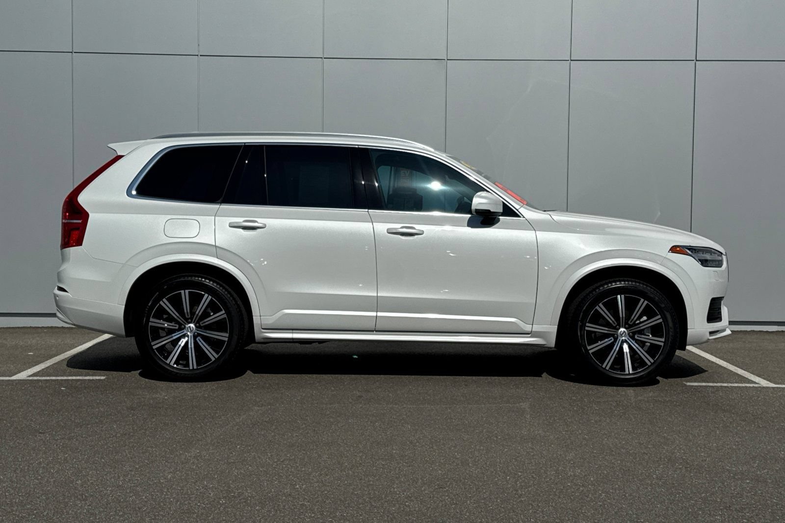 Used 2023 Volvo XC90 B5 Core w/ Protection Package Premier AWD/4WD image 6