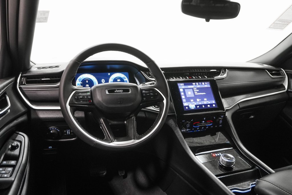 Used 2024 Jeep Grand Cherokee L Laredo image 18