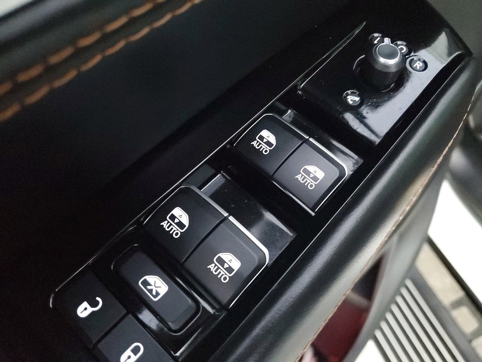 Used 2023 Jeep Grand Wagoneer Series III image 16