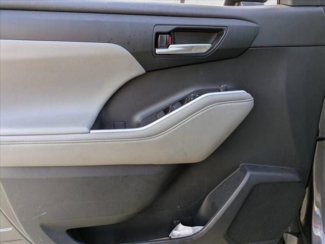 Used 2021 Toyota Highlander XLE image 8