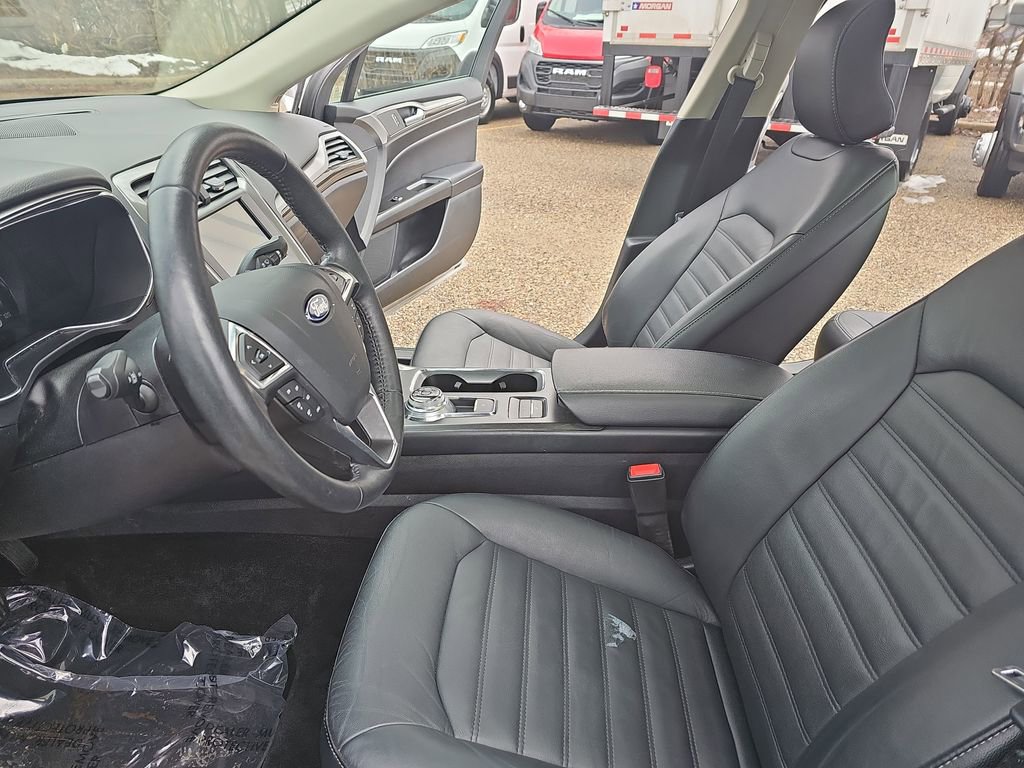 Used 2017 Ford Fusion Energi SE image 16