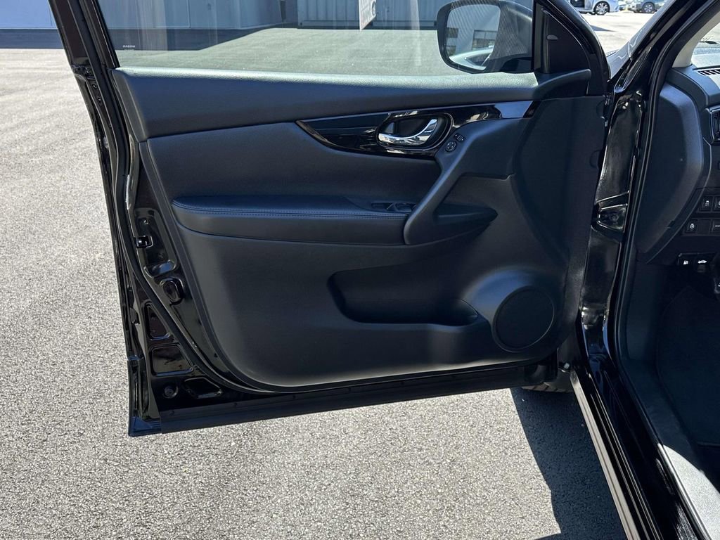 Used 2021 Nissan Rogue Sport SV image 5