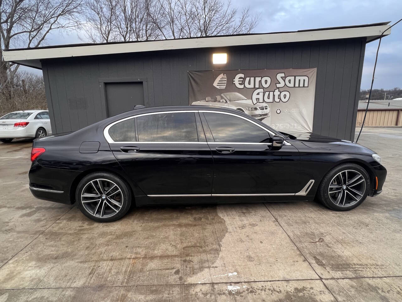Used 2017 BMW 740i RWD image 8
