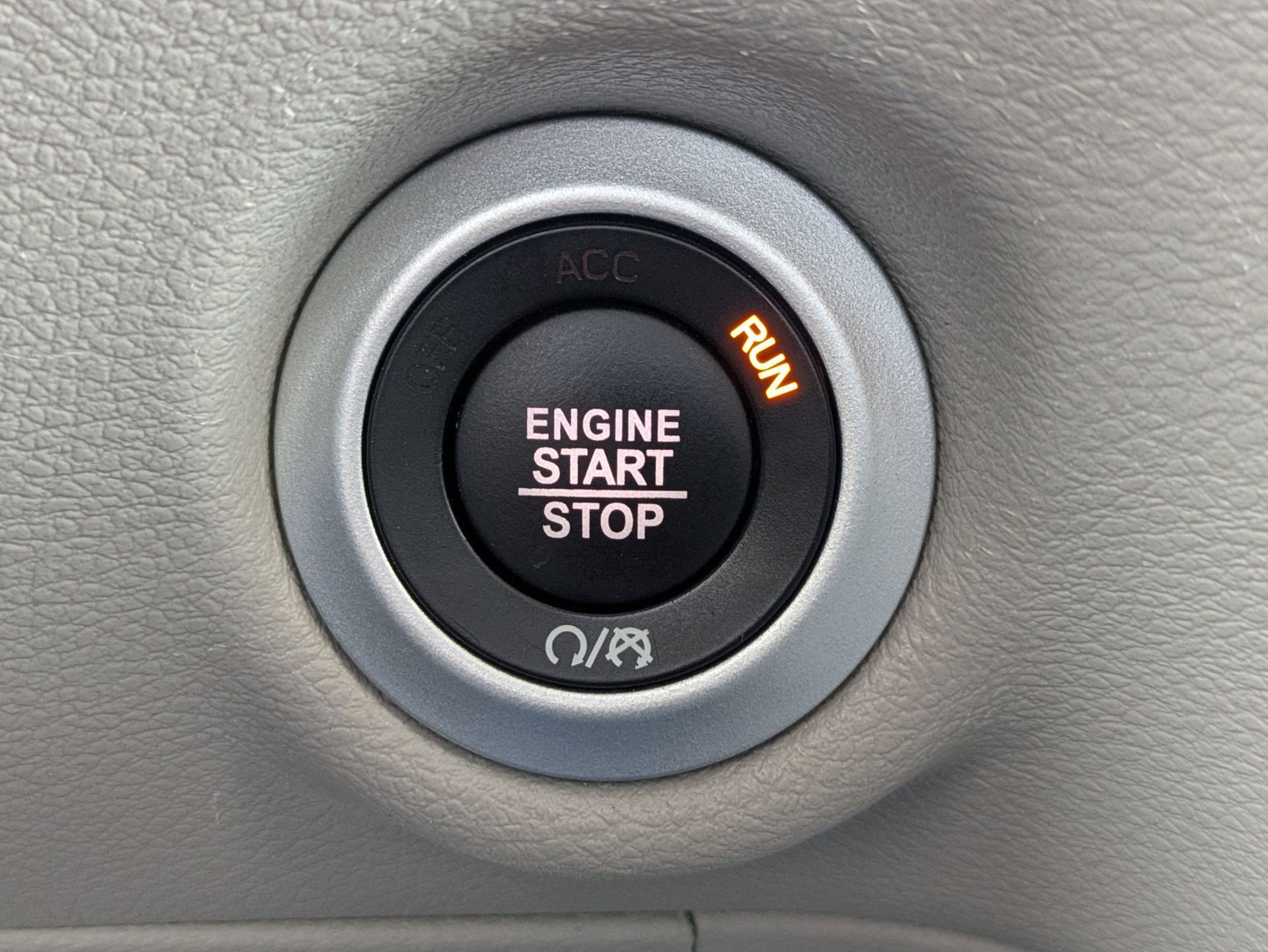 Used 2024 Chrysler Pacifica Touring-L image 32