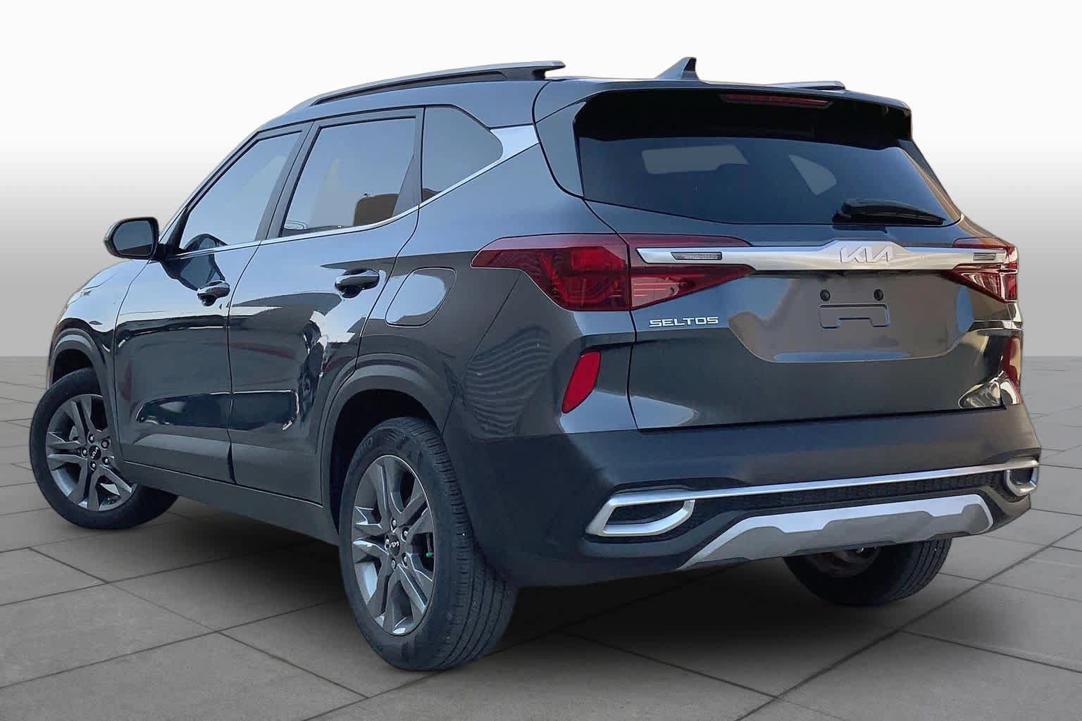 Used 2023 Kia Seltos S w/ Navigation Package FWD image 12