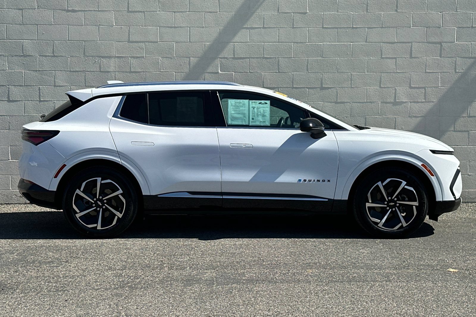 Certified 2024 Chevrolet Equinox EV LT w/ LPO, Blackout Package FWD image 3