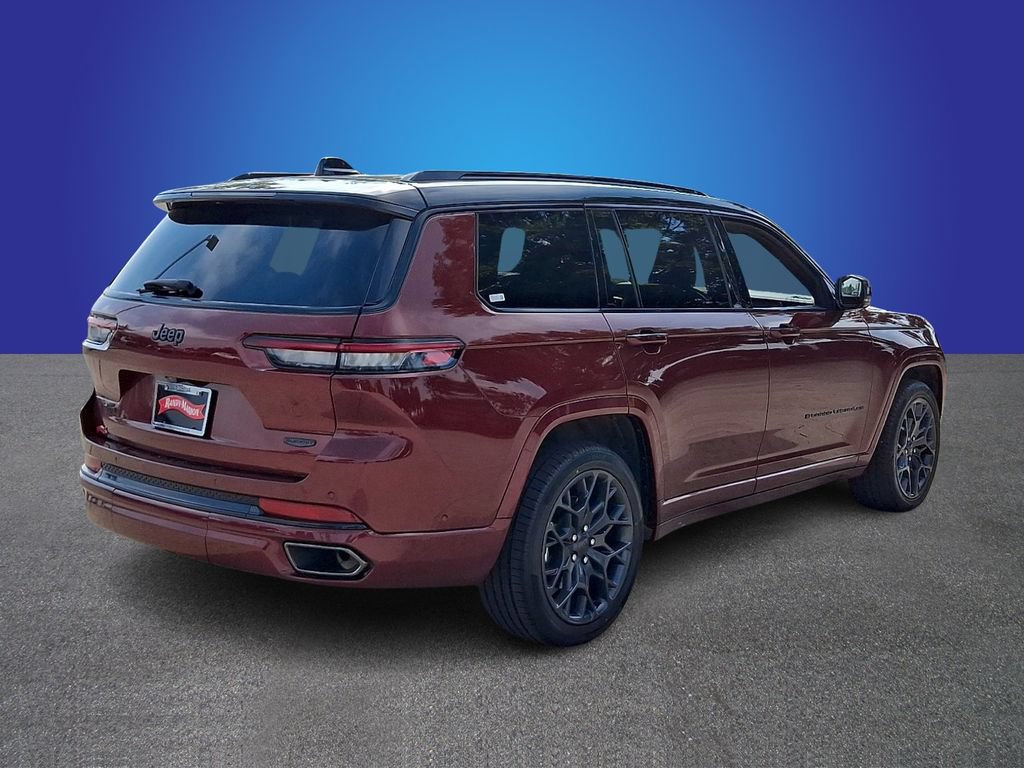 Used 2023 Jeep Grand Cherokee L Summit w/ High Altitude Package AWD/4WD image 4