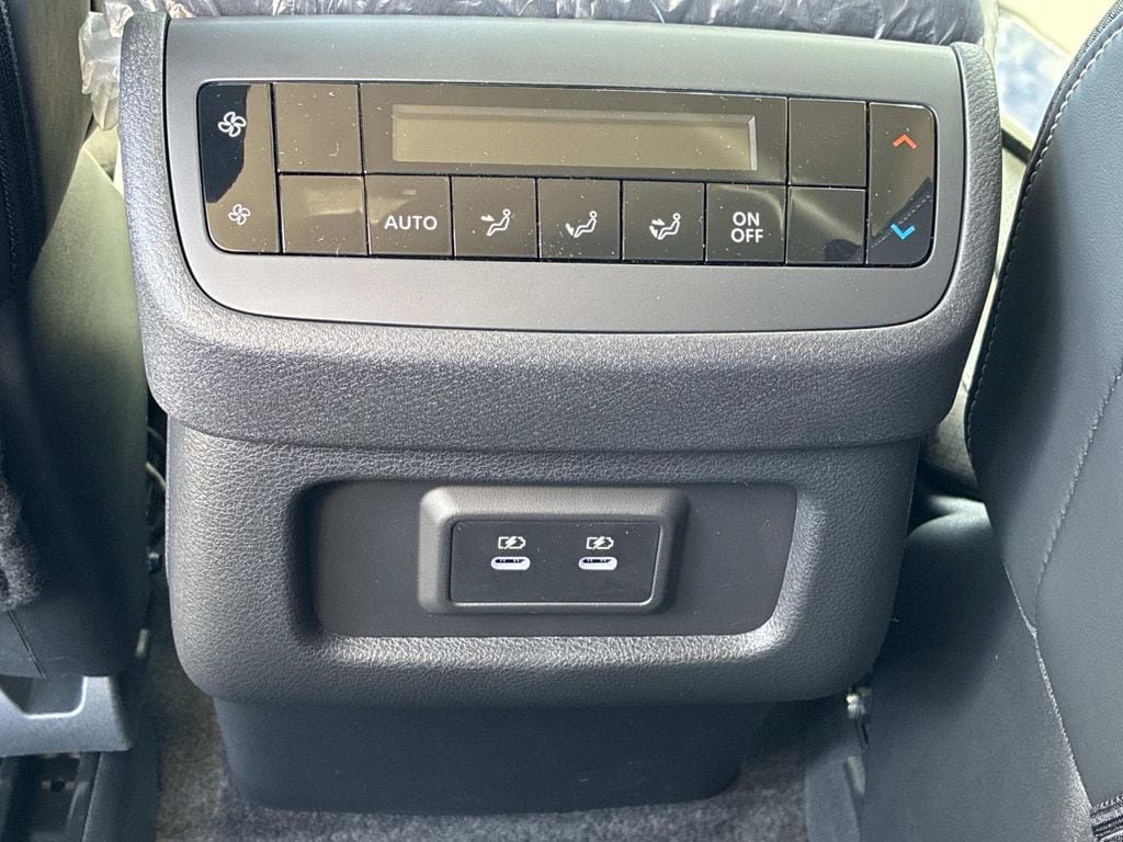 New 2026 Nissan Pathfinder SL AWD/4WD image 8