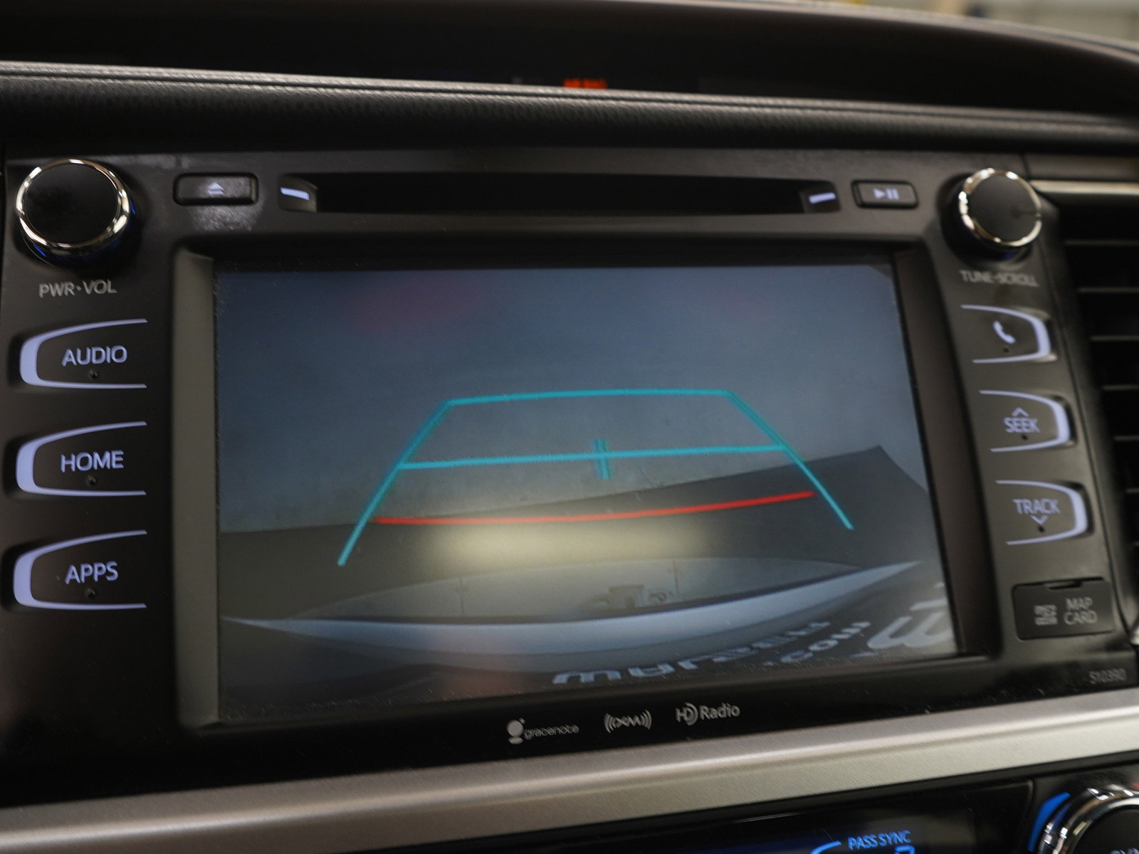 Used 2019 Toyota Highlander XLE AWD/4WD image 32