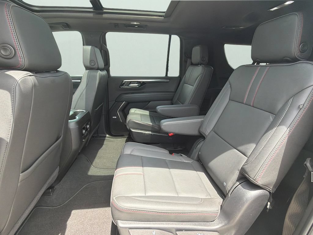 Certified 2025 Chevrolet Suburban RST w/ Comfort Package AWD/4WD image 31