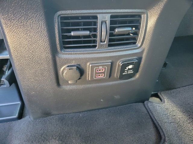 Used 2021 Nissan Titan SV w/ SV Convenience Package image 18