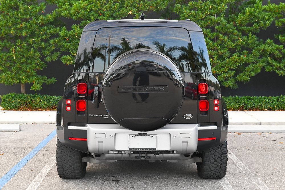 Used 2021 Land Rover Defender 110 SE image 5