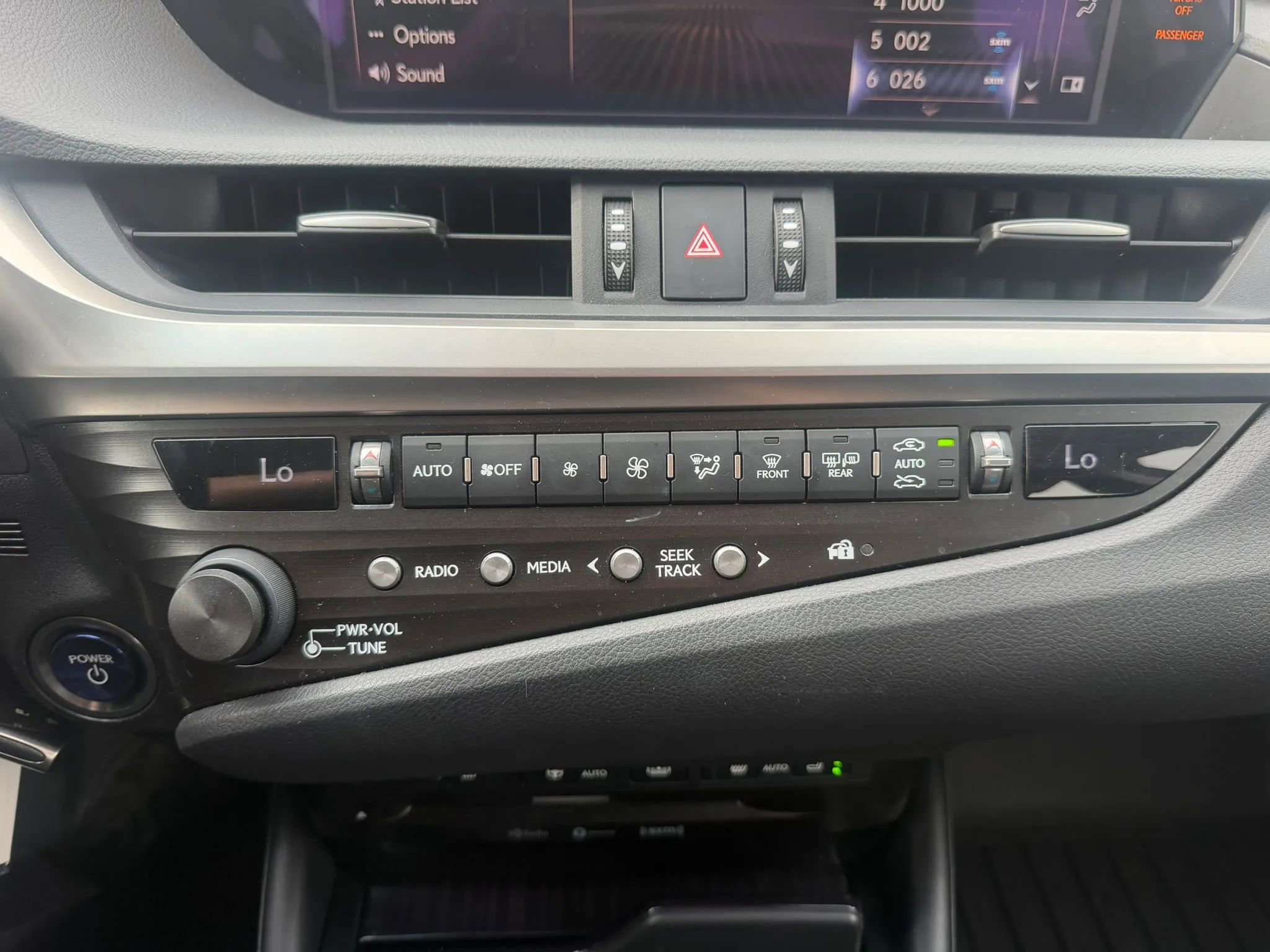 Used 2020 Lexus ES 300h w/ Accessory Package FWD image 18