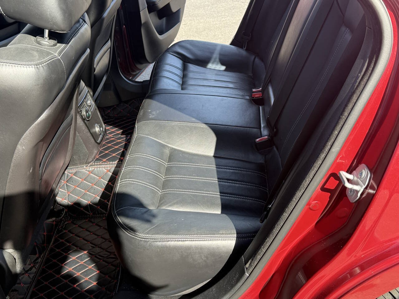 Used 2014 Chrysler 300 S RWD image 21