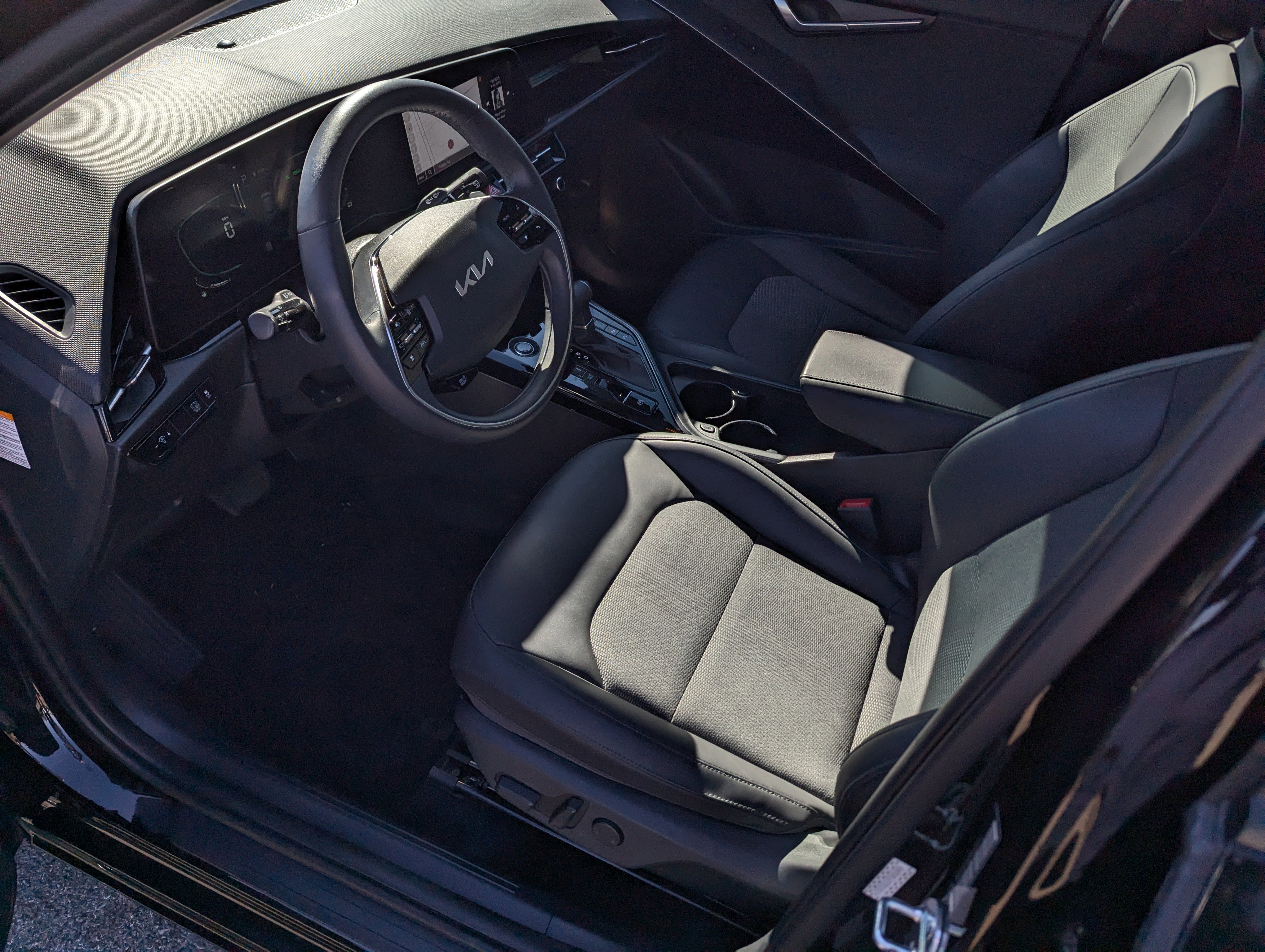 Used 2023 Kia Niro EX image 9